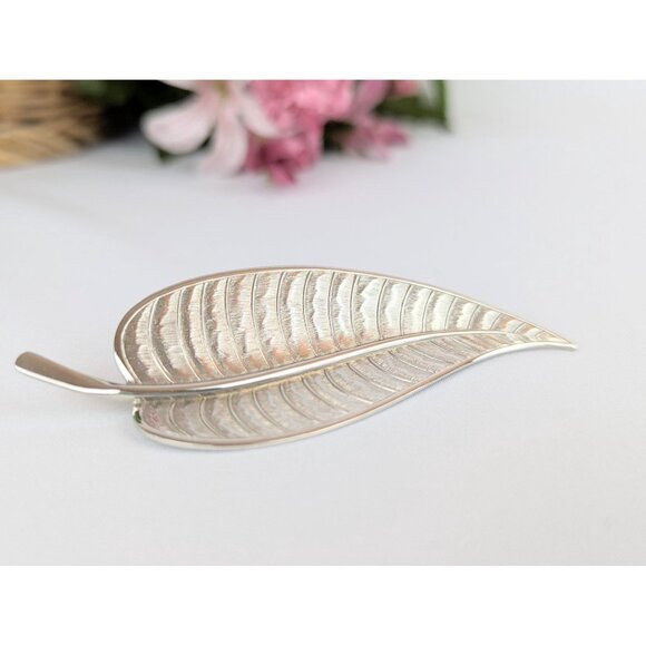 Vintage Silver Tone Leaf Brooch Pin | Elegant Nature-Inspired Statement Jewelry - Picture 3 of 6
